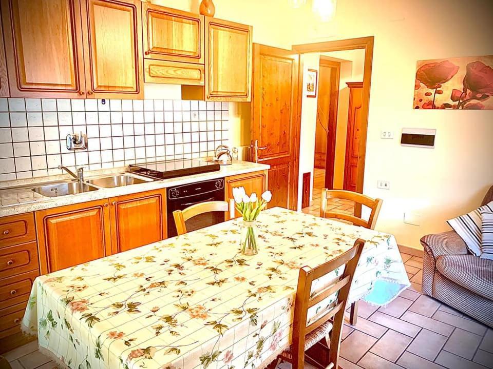 Leonaerdo Guests House Apartment Panicale Ruang foto